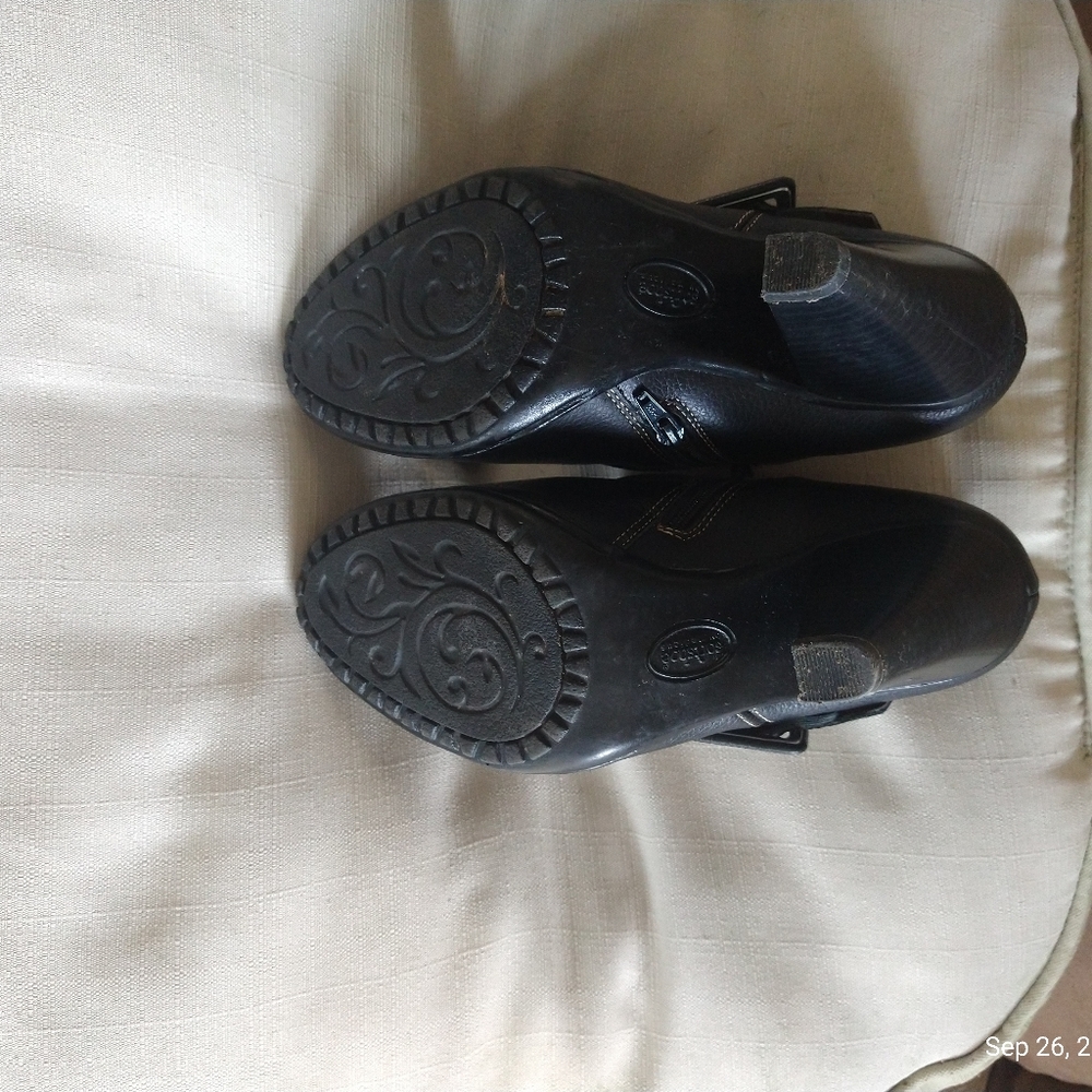 Shoe - Picture 4 of 6